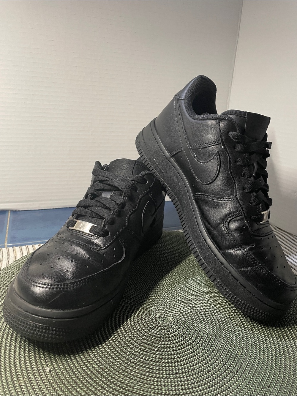Air Force 1 triple Black Leather Nike Low-Top Sneakers, size 8.  (Pre-owned).